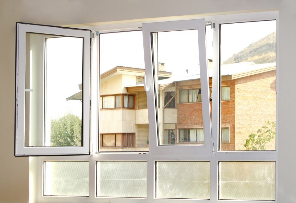 استفاده از پنجره دوجداره به دلیل مزایای بسیار زیادی که دارد در ساختمان‌های امروزی رو به افزایش است.